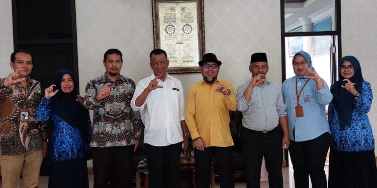 Bupati Rusma Yul Anwar Terima Visitasi Tim Monitoring dan Evaluasi Keterbukaan Informasi Publik KI Sumbar