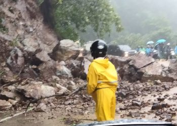 Hujan Awet, Banjir di Mana-mana, Sitinjau Lauik Longsor Lagi