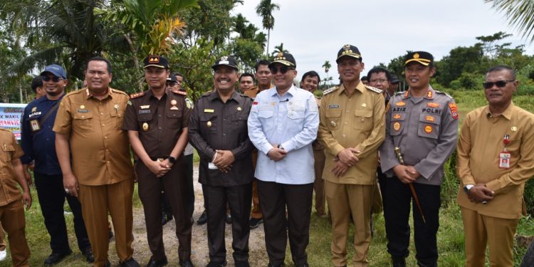 Genius Umar Serahkan Proposal Pembangunan RPH Kementan