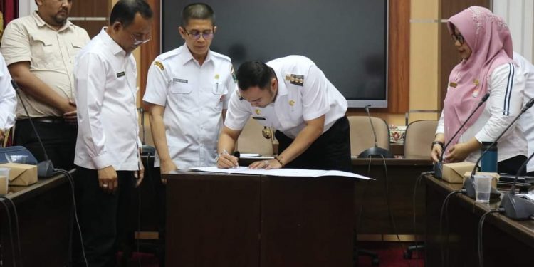 Bupati Sijunjung Benny Dwifa Yuswir Hadiri RUPSLB PT SSE