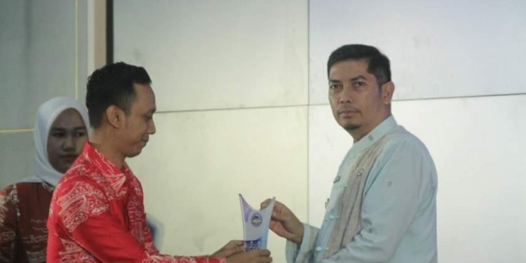 Wali Kota Sawahlunto Deri Asta Raih Dua Penghargaan KIPD Sumbar