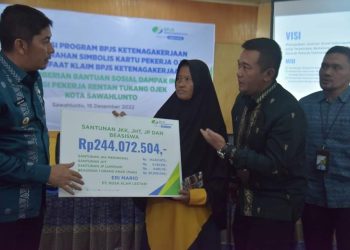 Wali Kota Sawahlunto Deri Asta Salurkan Santunan JKM Kepada Korban Ledakan Tambang Batu Bara