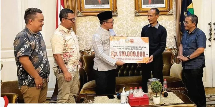 Ringankan Korban Gempa Cianjur, Pemkab Solok Selatan Turut Salurkan Bantuan