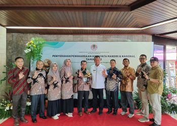 Dua Sekolah Raih Penghargaan Adiwiyata Nasional, Bupati Pessel Harap Prestasinya Dipertahankan