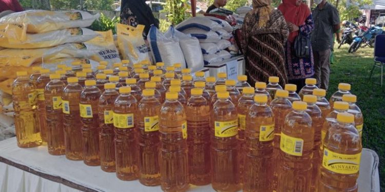 Dinas Perdagangan dan Transmigrasi Pesisir Selatan Lakukan Pasar Murah