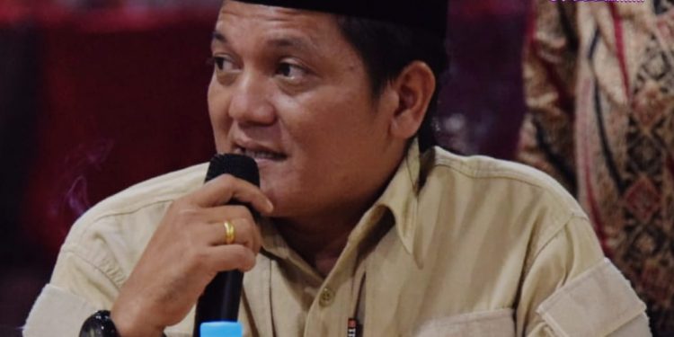 Madra Indriawan Bagikan 1.570 Paket Buku dan Alat Tulis Melalui Dana Aspirasi