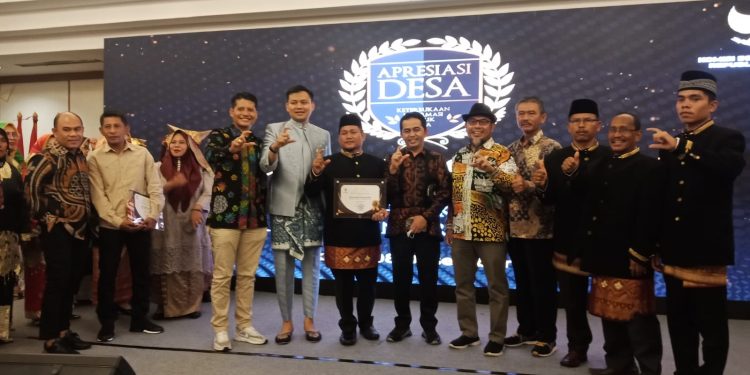 Anugerah Desa Transparan Se- Indonesia Diserahkan KI Pusat