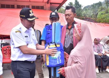 Wali Kota Sawahlunto Salurkan Bantuan untuk Korban Kebakaran