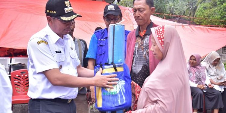 Wali Kota Sawahlunto Salurkan Bantuan untuk Korban Kebakaran