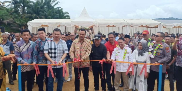 Bupati Sijunjung Resmikan Operasional PT Sawit Makmur Perkasa