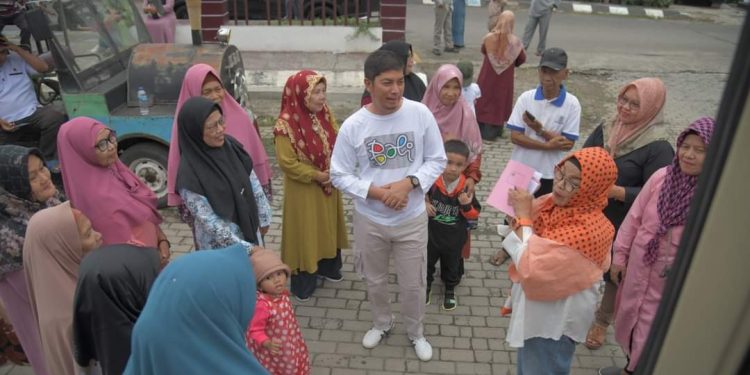 Wali Kota Sawahlunto Deri Asta Lepas keberangkatan Darmawisata Kelompok Lansia ‘Kelapa Gading’ Kelurahan Air Dingin