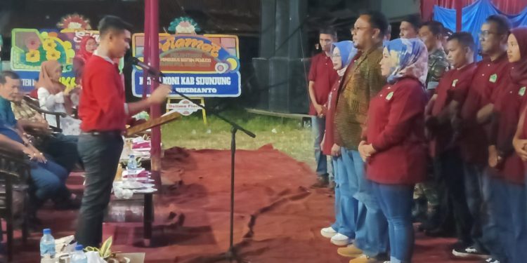 Pengukuhan Pengurus IPKL 2022-2023, Hasbi: Kita Siap Dukung Program Kelurahan dan LPM