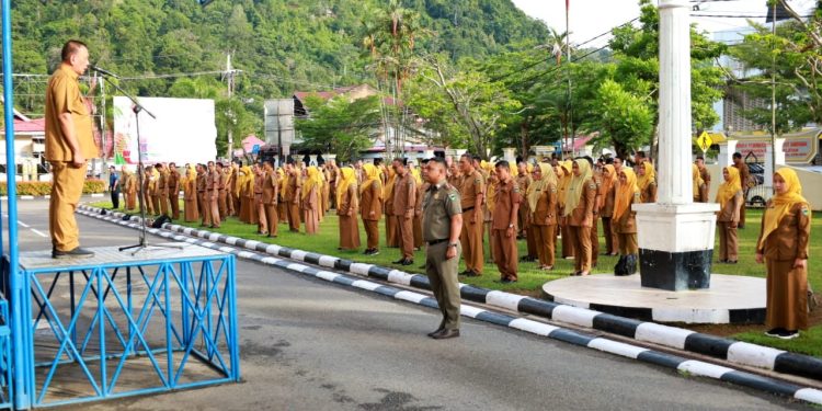 Pimpin Apel Perdana Tahun 2023, Bupati Pesisir Selatan Ingatkan ASN untuk Semangat Kerja Tinggi