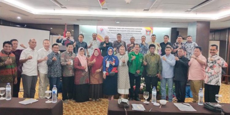 DPRD Kota Padang Gelar Bimtek di Pekanbaru